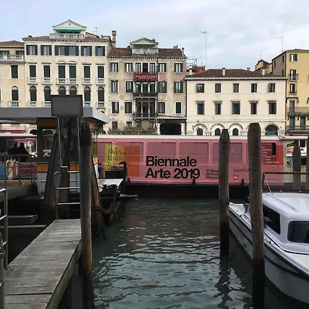 Apartment Appartement Fenice II A Venice